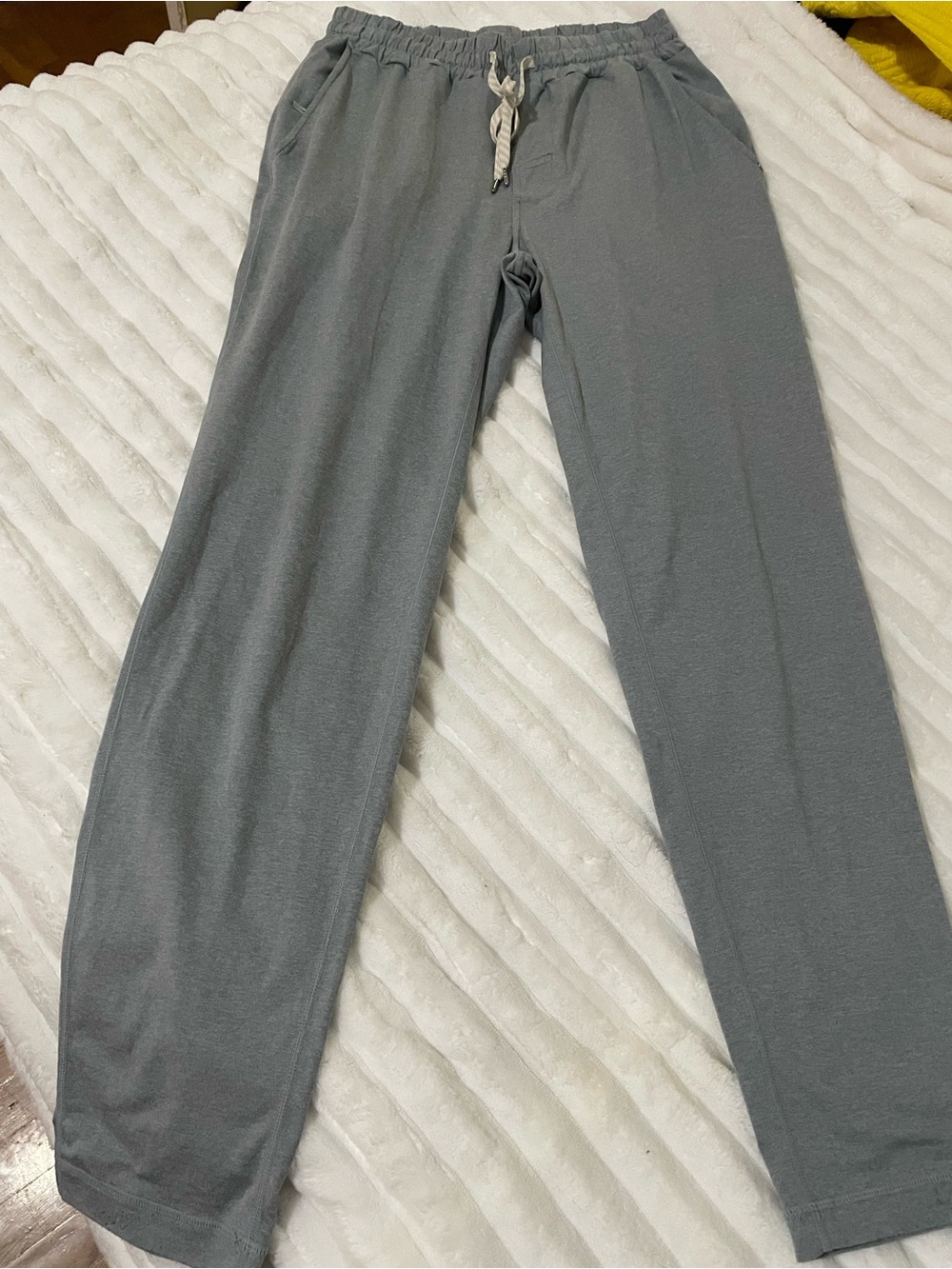 Vuori Light Heather Gray Lounge Pants with Side Pocket